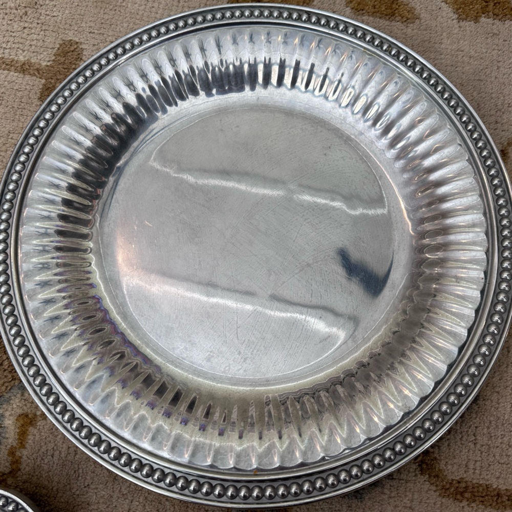 Wilton Armetale Flutes & Pearls med round tray
